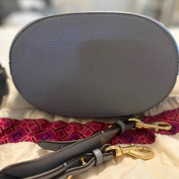 Tory Burch Miller leather Bucket Bag - Picture 6 of 11